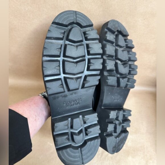 G. H. Bass & Co Black Leather Platform Lug Loafer. Size 10 - Picture 7 of 8